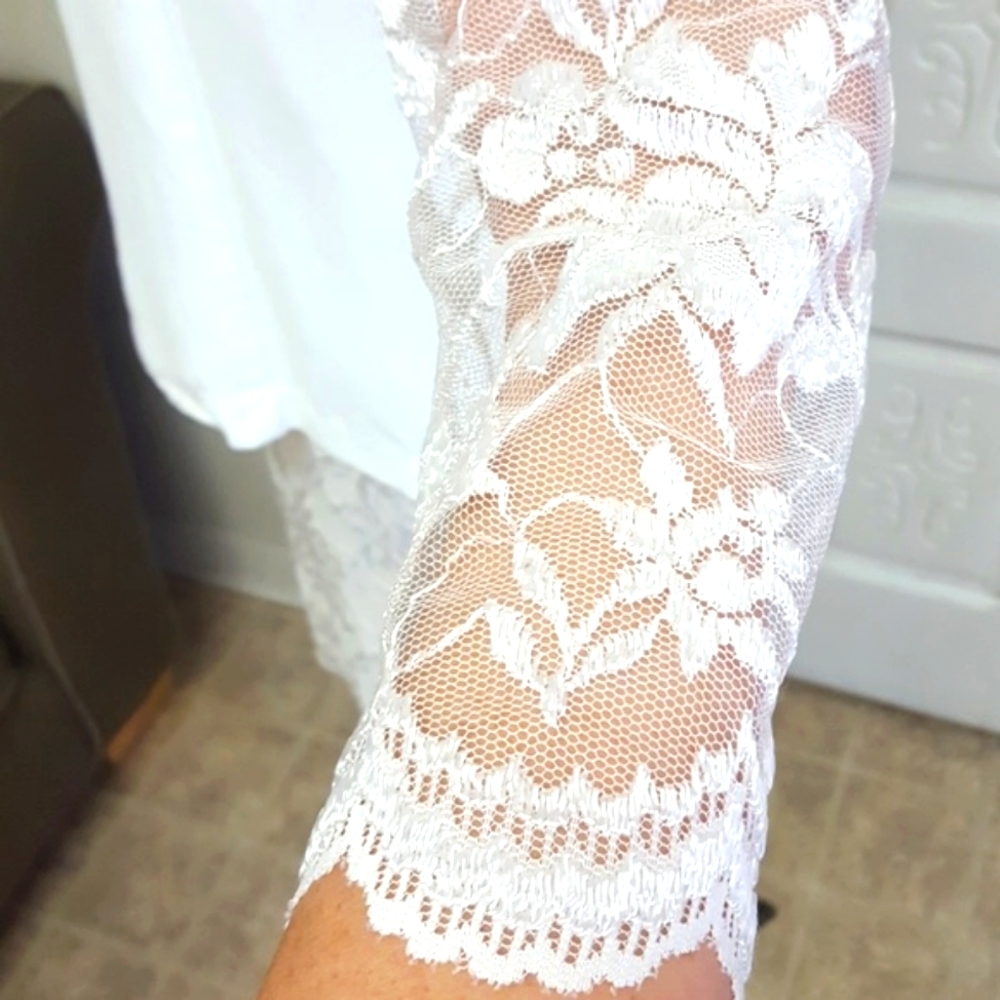 Like new. Cream lace two-piece outfit petite 6 - Picture 3 of 5